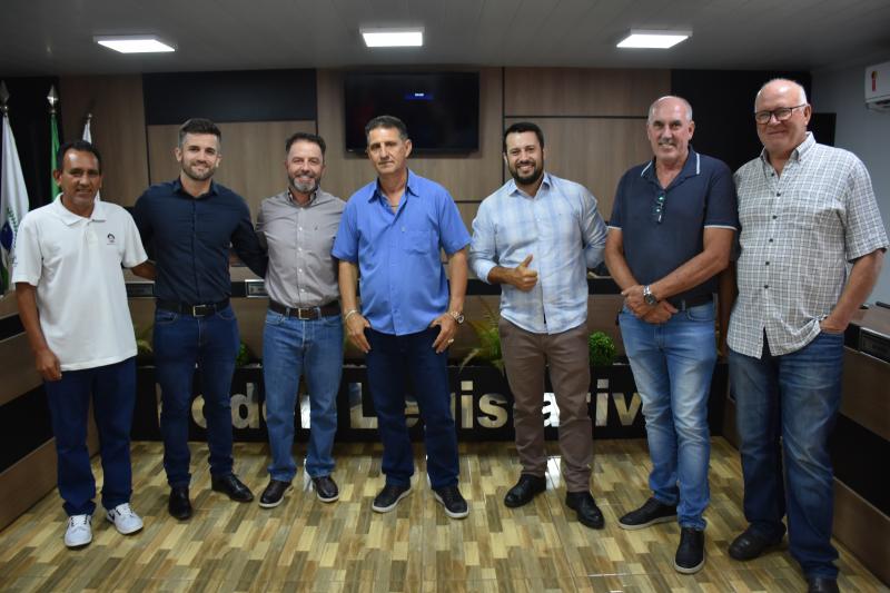 Diretores da Agro Laranjeiras apresentam aos vereadores detalhes da instalação da empresa em Laranjeiras do Sul